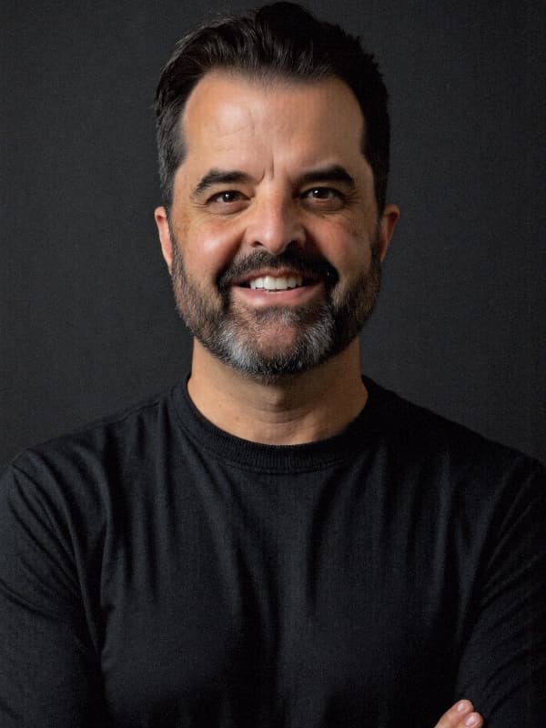 Tim Kapp casual headshot